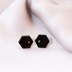 K&otilde;rvar&otilde;ngad ˙Classic˙ &ndash; must matt, roheline kristall, puidust (14&times;14 mm)