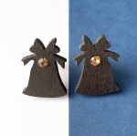 K&otilde;rvar&otilde;ngad ˙Kelluke˙ - must matt, kreemikas kristall, puidust (20&times;14 mm)