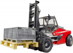 Forklift with pallet and basket Linde