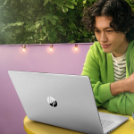 HP Laptop HP Laptop 17-cp2007ny - Ryzen 5 7520U, 8GB, 512GB SSD, 17.3'' FHD 250-nit AG, 720p cam, FPR, US backlit keyboard, 41Wh, Natural Silver, Win 11 Home, 1 years