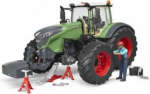 Bruder Fendt 1050 Vario with mechanic and garag