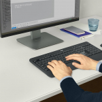 Logitech 920-008685 klaviatuur Hiir kaasa arvatud Universaalne Raadioside QWERTY US rahvusvaheline Must, Valge