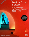 Inside Other Spaces. Environments von K&uuml;nstlerinnen 1956-1976: Englische Ausgabe mit deutschem Begleitheft