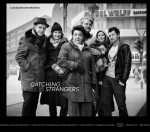 Alexander von Reiswitz: Catching Strangers. The Family Constellation Project - Inszenierte Portr&auml;ts & Geschichten &uuml;ber Familie, Identit&auml;t und Zufall: Bilinguale Ausgabe (Deutsch/Englisch)