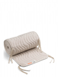 Done By Deer - Quilted Bed Bumper W/Strings Waves Sand - Voodipehmendused - 360X 30X 1CM