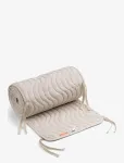 Done By Deer - Quilted Bed Bumper W/Strings Waves Sand - Voodipehmendused - 360X 30X 1CM