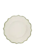 Anna + Nina - Basil Scalloped Breakfast Plate - V&auml;ikesed taldrikud - ONZE SIZE