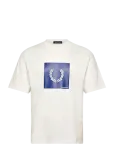Fred Perry - Box Graphic T-Shirt - L&uuml;hikeste varrukatega - XS
