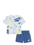 Nike - Nike Tee & Short Set - Komplektid l&uuml;hikeste varrukatega T-s&auml;rgiga - 86