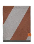 Mette Ditmer - Diagonal Guest Towel - K&uuml;laliste r&auml;tikud - 40X 55CM