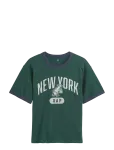 GAP - Kids Relaxed New York Graphic Ringer T-Shirt - L&uuml;hikeste varrukatega - 116/122