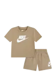 Nike - Nike Club Tee & Short Set - Komplektid l&uuml;hikeste varrukatega T-s&auml;rgiga - 92