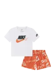 Nike - Nike Sportswear Tee & Short Set - Komplektid l&uuml;hikeste varrukatega T-s&auml;rgiga - 86