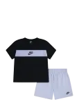 Nike - Nike Sportswear Futura Icon Short Set - Komplektid l&uuml;hikeste varrukatega T-s&auml;rgiga - 92/98