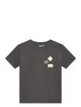 Daily 7 - T-Shirt Basic Badge - L&uuml;hikeste varrukatega - 110