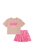 Nike - Nike Bold Play Scooter Set - Komplektid l&uuml;hikeste varrukatega T-s&auml;rgiga - 98/104