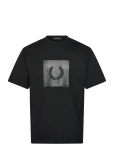 Fred Perry - Box Graphic T-Shirt - L&uuml;hikeste varrukatega - L