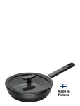 Fiskars - Hard Face Saut&eacute; Pan 24Cm W/Lid - Keedu- ja hautamispotid - &Oslash; 24 CM