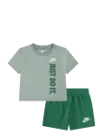 Nike - Nike Sportswear Short Set - Komplektid l&uuml;hikeste varrukatega T-s&auml;rgiga - 86