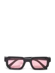 Pilgrim - Austen Sunglasses Black - Kandilise raamiga p&auml;ikeseprillid - ONE SIZE