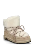 UGG - W Classic Tread Fluffed Boot - Madala kontsaga poolsaapad - 42
