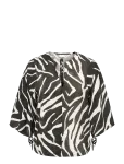 ONLY Carmakoma - Carcarrie 3/4 V-Neck String Top Aop - L&uuml;hikeste varrukatega - 48