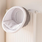 Trixie Radiator Cuddly Cave pehme pl&uuml;&uuml;sist pesa kassidele radiaatori kinnitusega, valge/hall, 38x34 cm