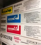 Kyocera TK-5215 ts&uuml;aan toonerkassett, sobib 406ci