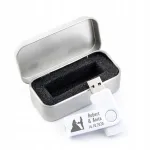USB-m&auml;lupulk 64 GB pulgraveeringuga, karbis