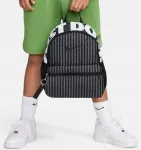 NIKE 11 l v&auml;ike kerge kooliseljakott spordiks ja linnaks