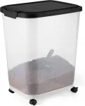Koera toidukonteiner Amazon Basics, 22,7 kg, rattad ja labidas, BPA-vaba