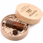 USB m&auml;lupulk COMMUNION puidust, 16 GB, &uuml;mmarguse karbi ja graveeringuga