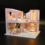 Miniatuurne puidust nukumaja m&ouml;&ouml;bli ja LED-valgustusega