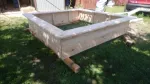 Tellimust&ouml;&ouml;na valmistatud puidust liivakast 150 x 150 cm, lauad 3 cm paksud
