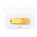 64 GB puidust USB m&auml;lupulk karbiga ja graveeringuga, esimesele p&uuml;hitsusele