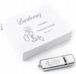 4 GB nahast USB 2.0 m&auml;lupulk valge magnetkarbiga ja graveeringuga &bdquo;COMMUNION&ldquo;