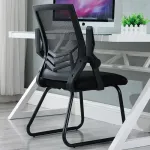Ergonoomiline must kontoritool v&otilde;rkkattega seljatoega