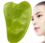 Rohelisest nefriidist gua sha n&auml;omassager