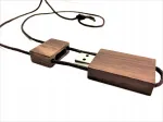 Puidust 64 GB USB m&auml;lupulk paelaga ja graveeringuga