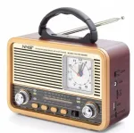 K&ouml;&ouml;giraadio &auml;ratuskella, FM, Bluetooth, USB ja laetav
