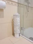 Hampton valge punutud WC-paberi hoidja