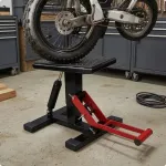 H&uuml;drauliline motorratta remonditugi teemantmustriga platvormiga