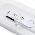 8 GB USB m&auml;lupulk karbiga ja graveeringuga esimeseks armulauaks