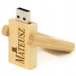 64GB puidust USB-m&auml;lupulk graveeritud nimega