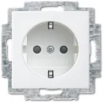 Pistikupesa Busch-Jaeger t&uuml;&uuml;p F 2P+E 16 A 250 V Valge