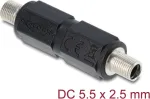 DC-pistikupesa adapter DELOCK 5,5 x 2,5 mm emane-emanele keermega, sirge, must