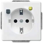 Pistikupesa Busch-Jaeger 3120 EUCB-84 CEE 7/3 2P+E 230 V 16 A Valge IP20