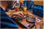Hercules | DJ controller | DJ Essentials Kit | Speakers | USB connectivity