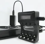 Qoltec Battery charger for Ni MH type R03 AAA R6 AA | 1800mA