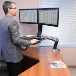 Ergotron WorkFit-A Dual with Worksurface+ - Aufstellung (Tablett, Spannbefestigung f&uuml;r Tisch, Pivot) f&uuml;r 2 LCD-Displays/Tastatur/Maus - Schwarz, Polished Aluminum - Bildschirmgr&ouml;&szlig;e: bis zu 55,9 cm (bis zu 55,90cm (22) ) - Montageschnittstelle: 100 x  ...